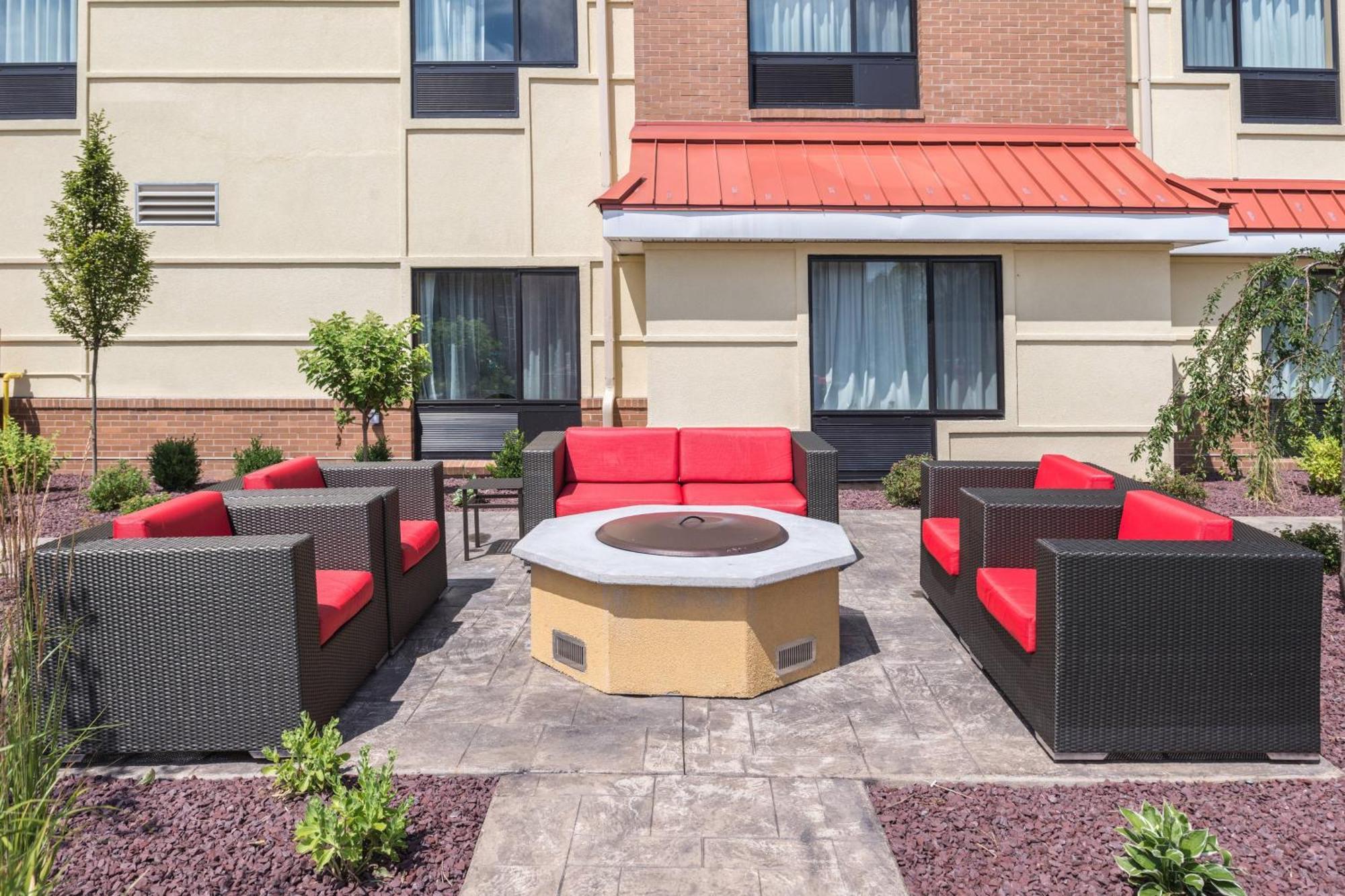 Towneplace Suites By Marriott New Hartford Eksteriør bilde