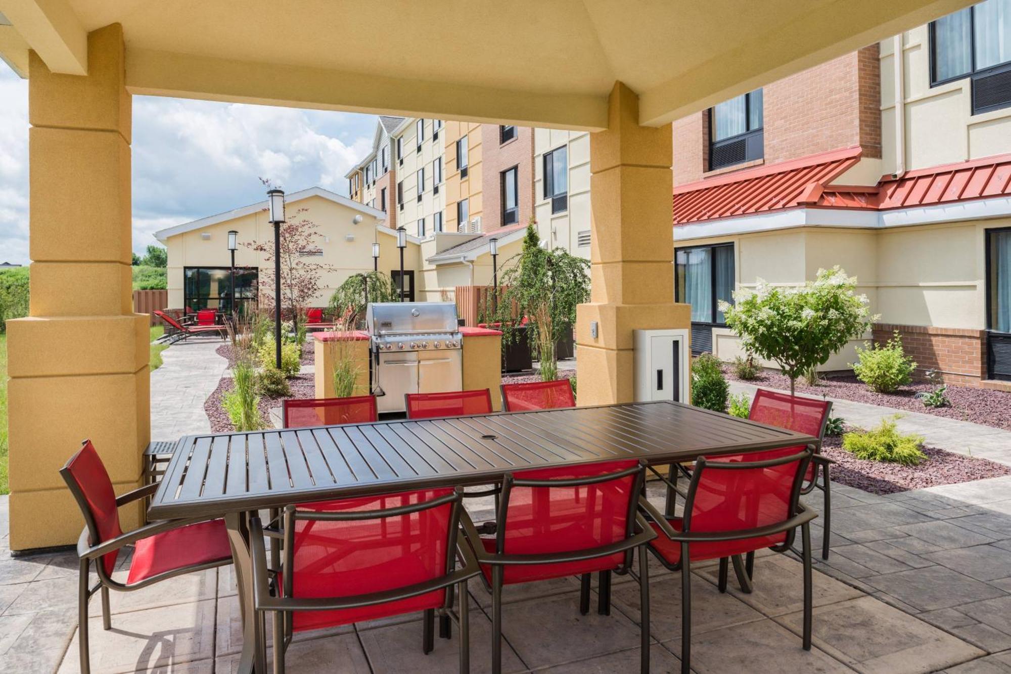 Towneplace Suites By Marriott New Hartford Eksteriør bilde