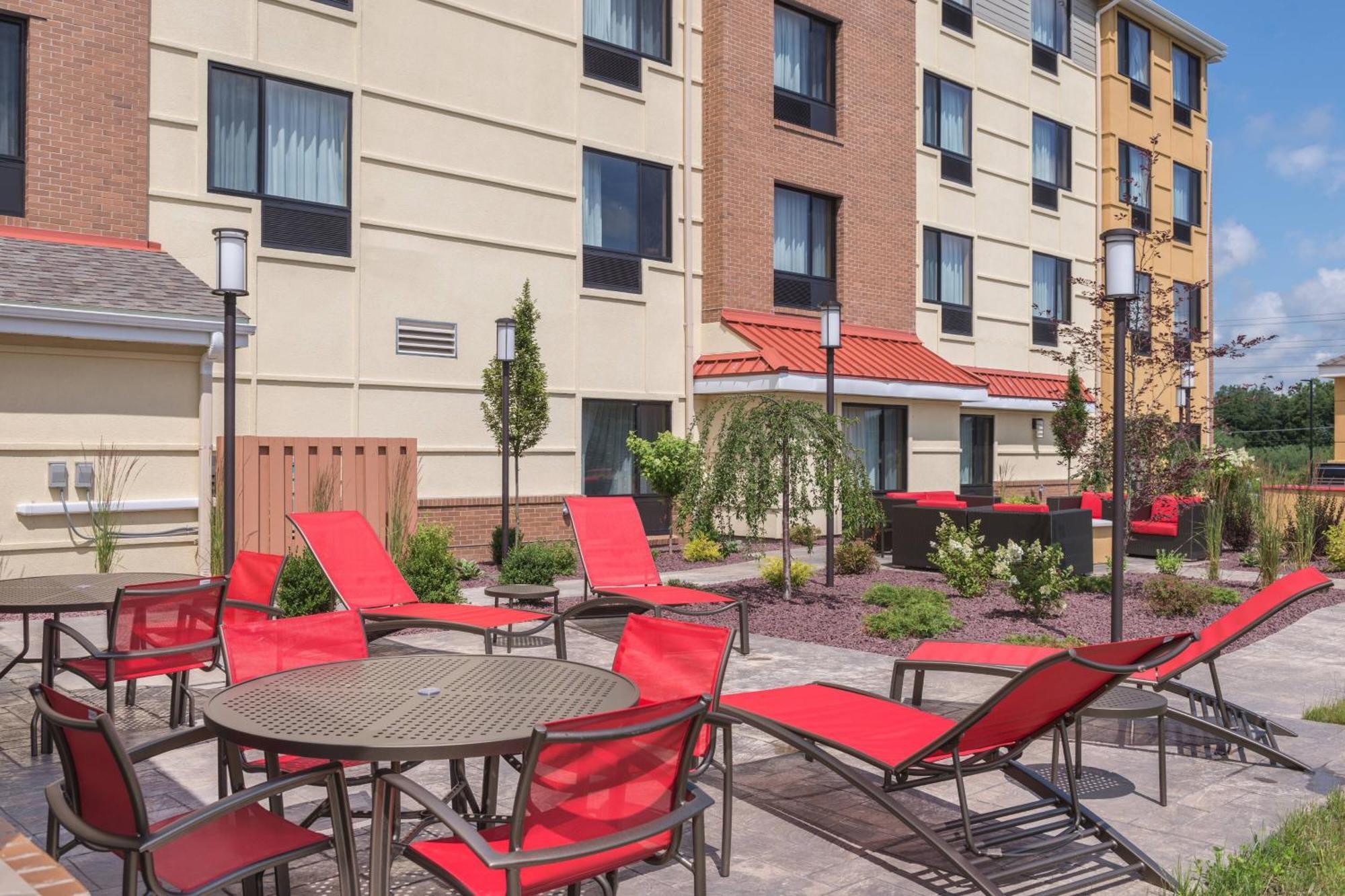 Towneplace Suites By Marriott New Hartford Eksteriør bilde