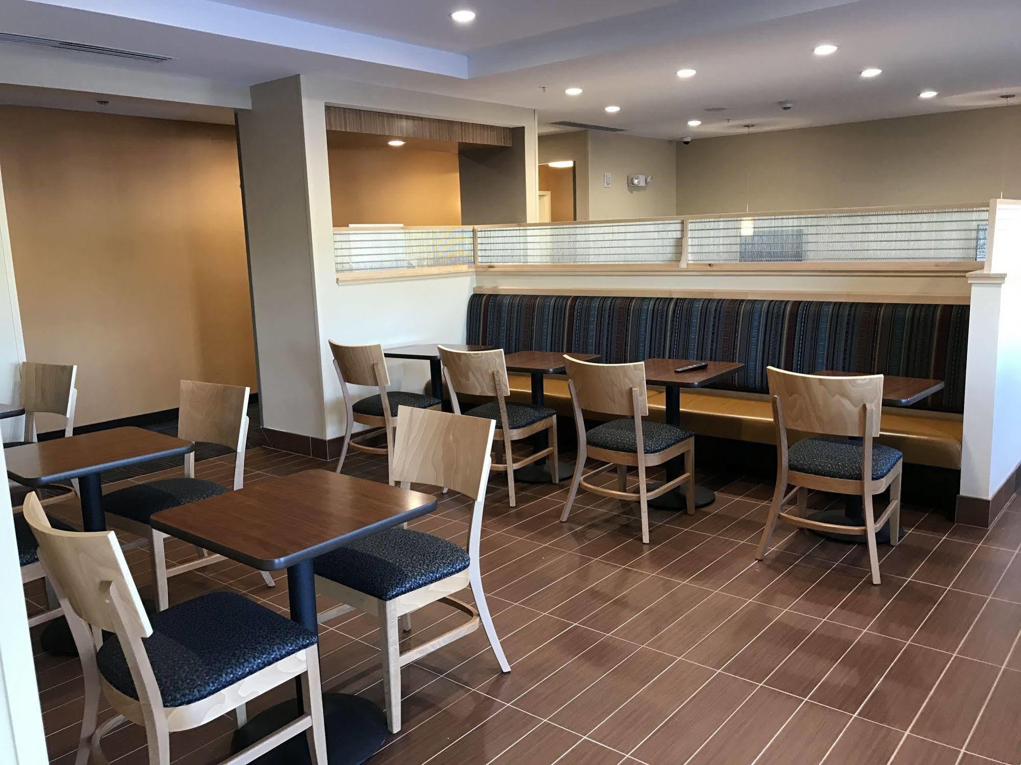 Towneplace Suites By Marriott New Hartford Eksteriør bilde