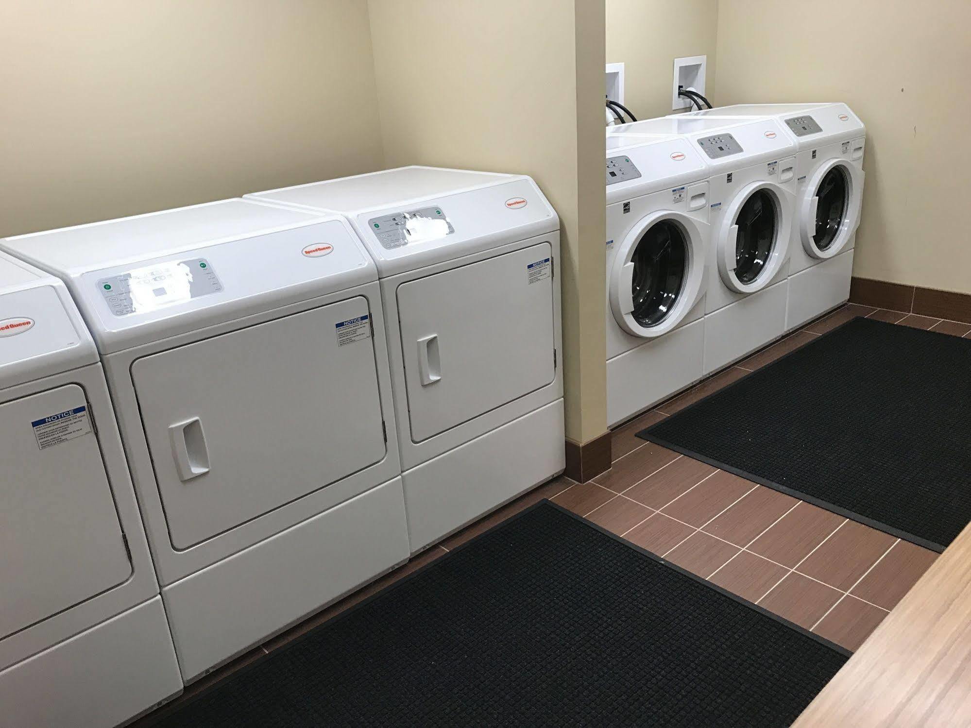 Towneplace Suites By Marriott New Hartford Eksteriør bilde